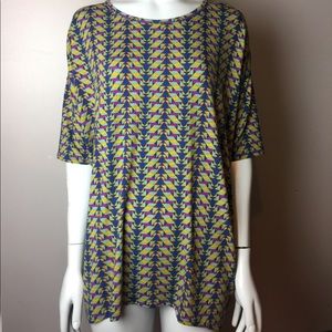 Medium size Lularoe top